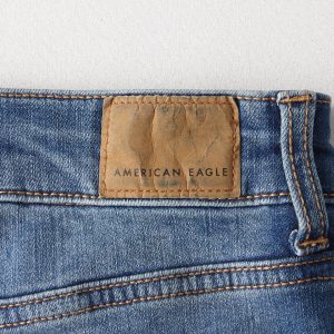 Kurze Denimshorts mit hohem Bund