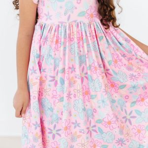 Beachy Blooms Kleid mit schwingendem Rock – Flügelärmel