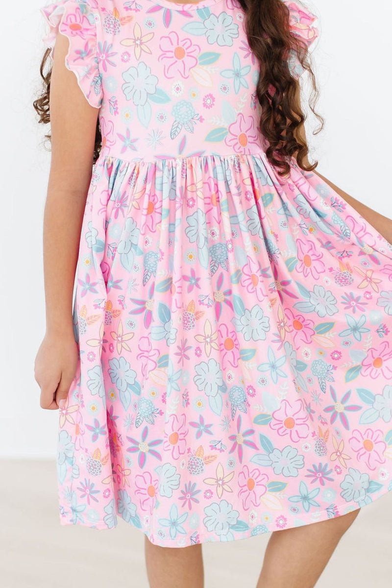 Beachy Blooms Kleid mit schwingendem Rock – Flügelärmel