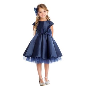 Marineblaues Mädchen-Weihnachtskleid aus Satin mit durchgehenden Falten und Schleifenverzierung, Größen 2–6