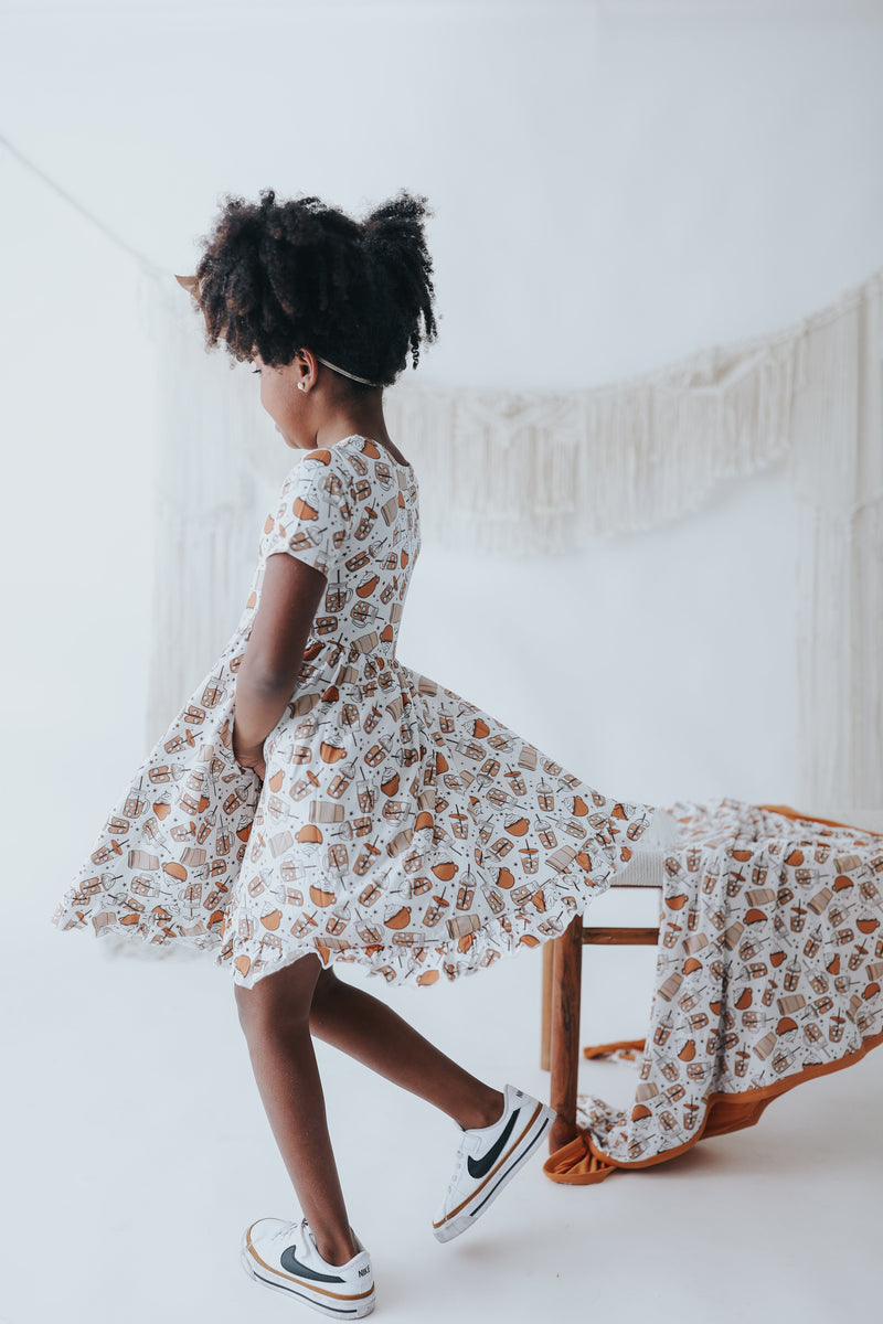 RISE AND GRIND Dream-Kleid mit Rüschen