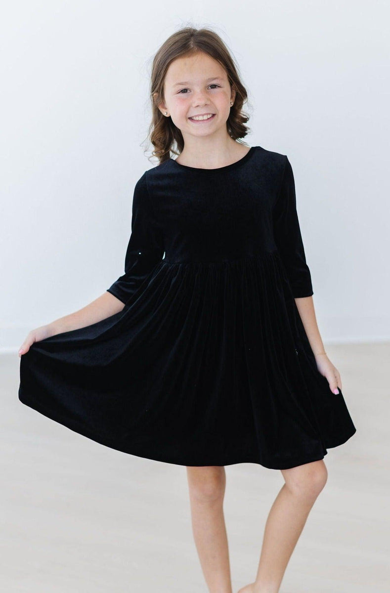 Kleid mit schwingendem Rock – Samt, Schwarz