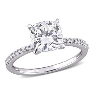 Mimi & Max Verlobungsring aus 14-karätigem Weißgold mit synthetischem Moissanit im Kissenschliff und Diamanten – 2 ct DEW, 1/10 ct TW