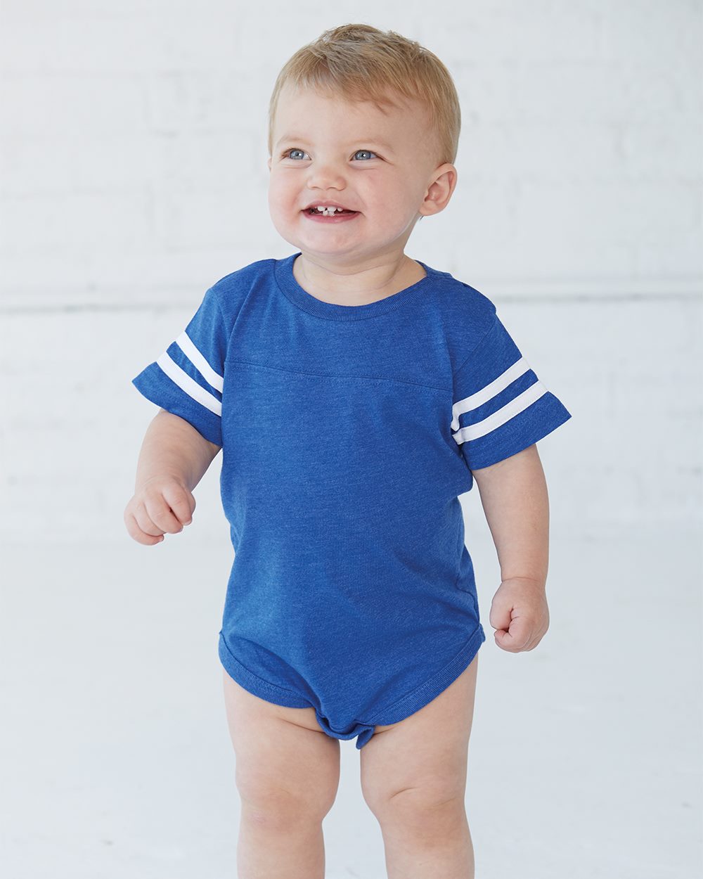 Rabbit Skins Baby-Body aus feinem Jersey im Football-Stil