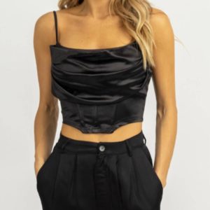 Top mit Wasserfallausschnitt und Stäbchendetail in Schwarz