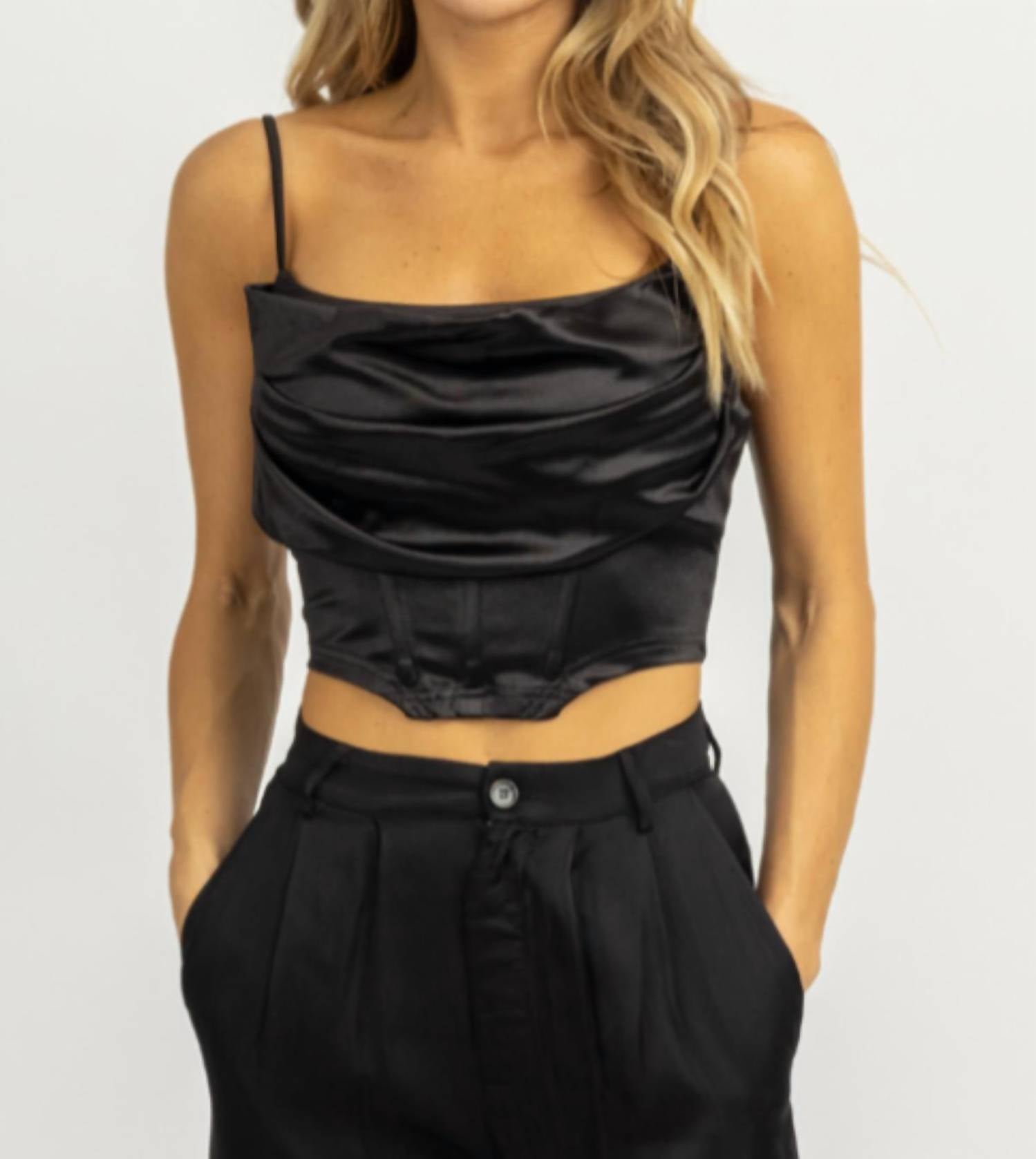 Top mit Wasserfallausschnitt und Stäbchendetail in Schwarz