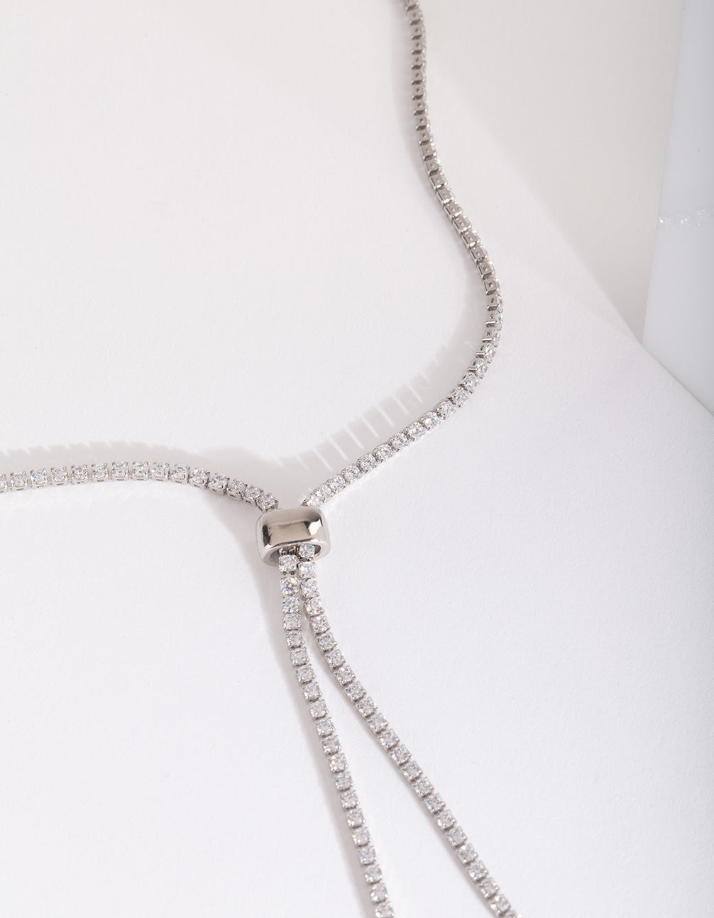 Silberne Lariat-Halskette mit Zirkonia
