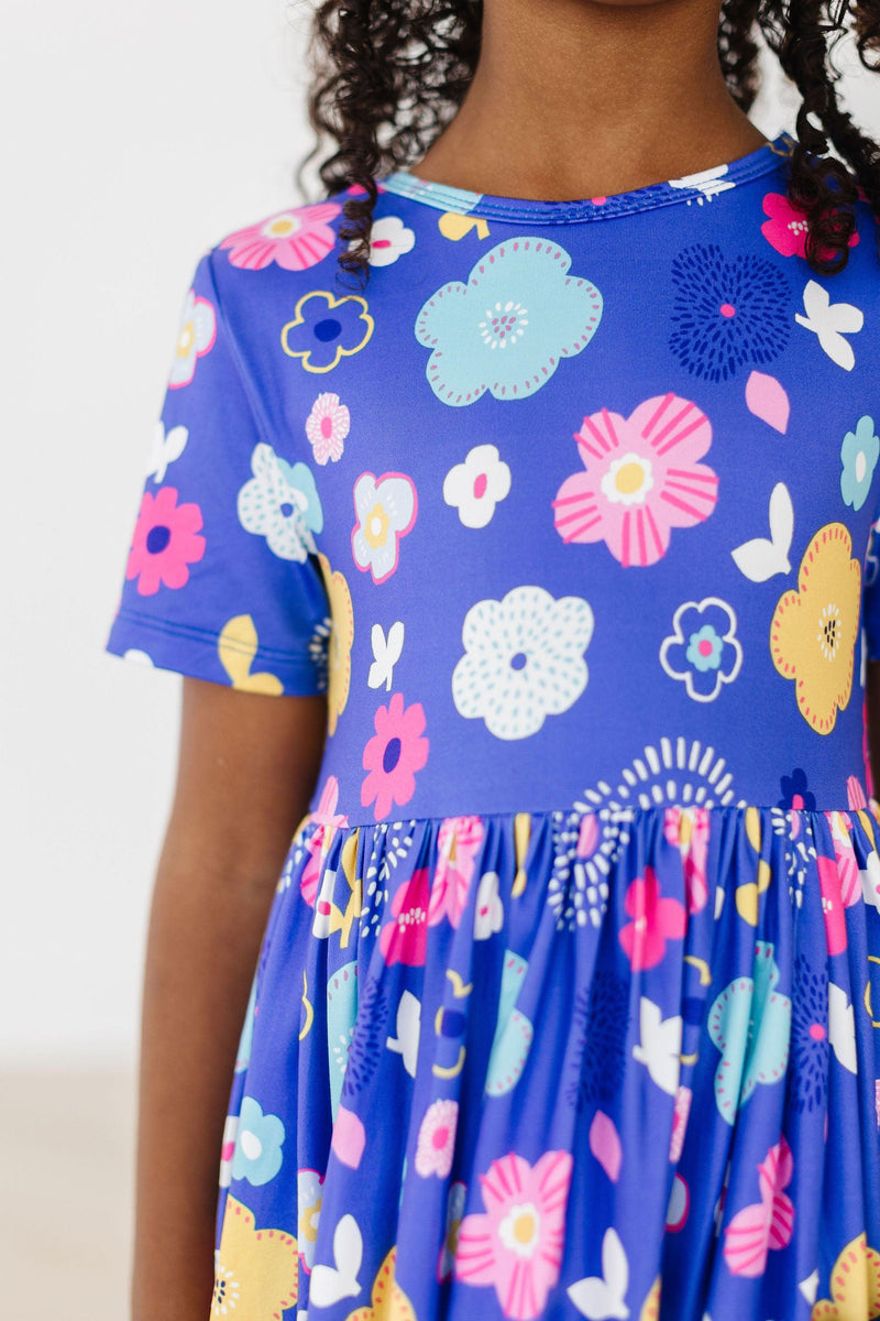 Frenzy Kleid mit schwingendem Rock – Blumenmuster, Taschen, Kurzarm