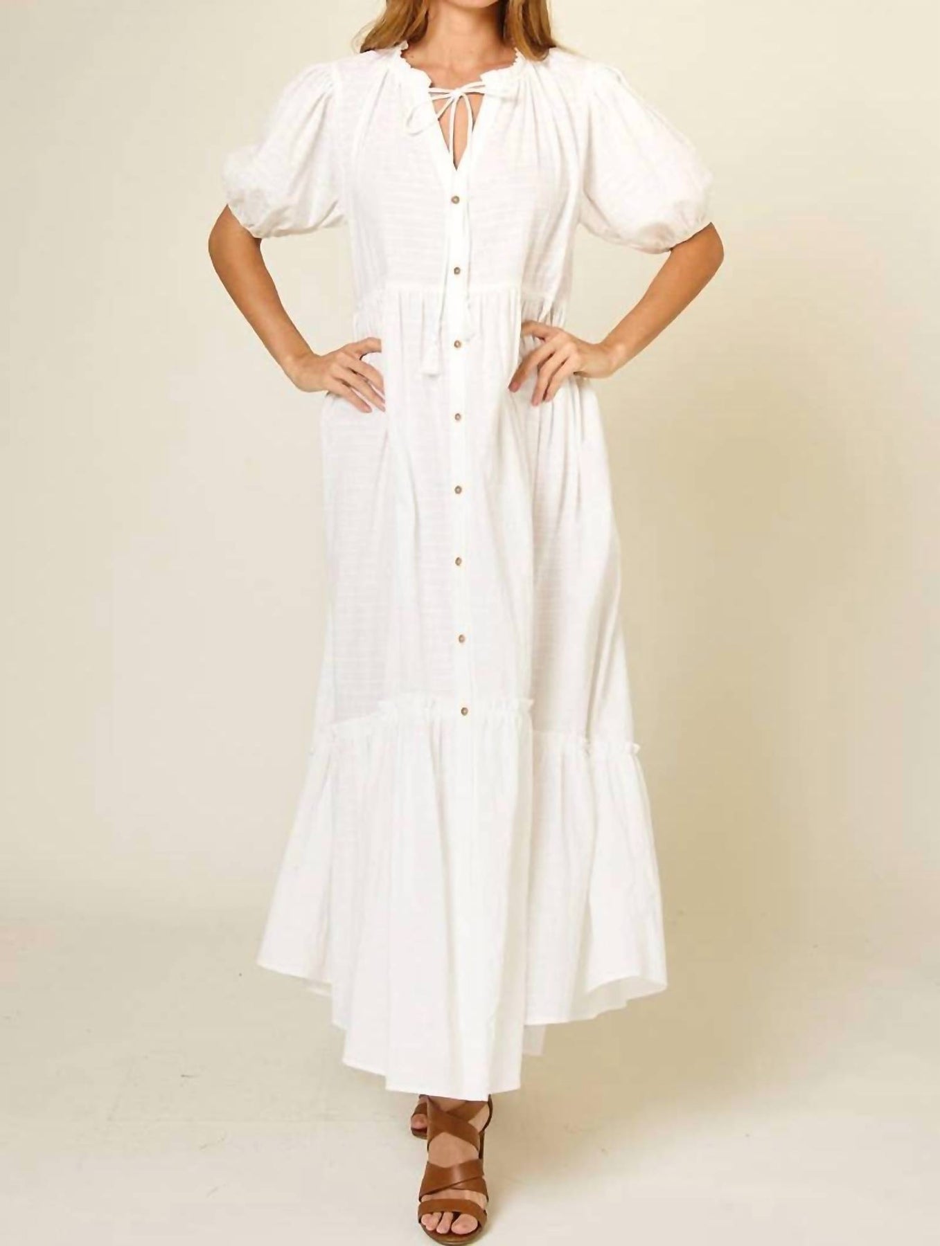 Maxikleid mit Knöpfen – Weiß