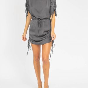 Schulterfreies Kleid mit Raffung in Anthrazit