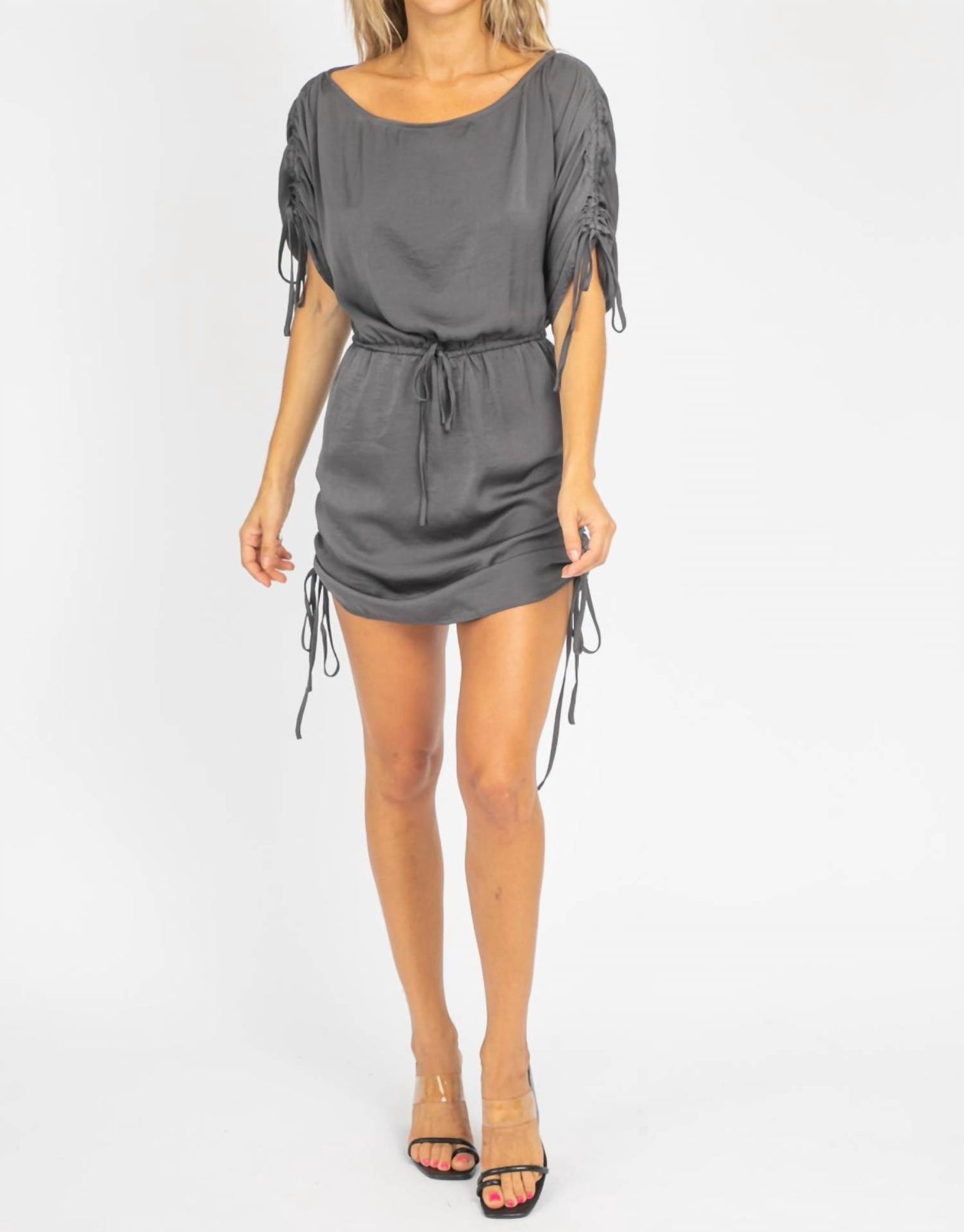Schulterfreies Kleid mit Raffung in Anthrazit