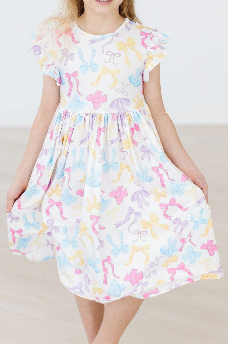 -tastic Kleid mit schwingendem Rock – Flügelärmel, Schleife