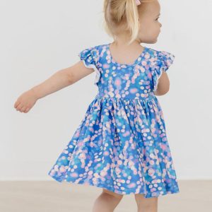 Shine Kleid mit schwingendem Rock – Flügelärmel, Schimmer