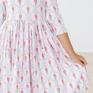 Nutcracker Kleid mit schwingendem Rock – 3/4-Ärmel, Taschen, Rosa