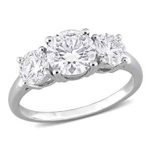 Mimi & Max Drei-Stein-Verlobungsring aus Sterlingsilber mit synthetischem Moissanit – 2 1/4 ct DEW