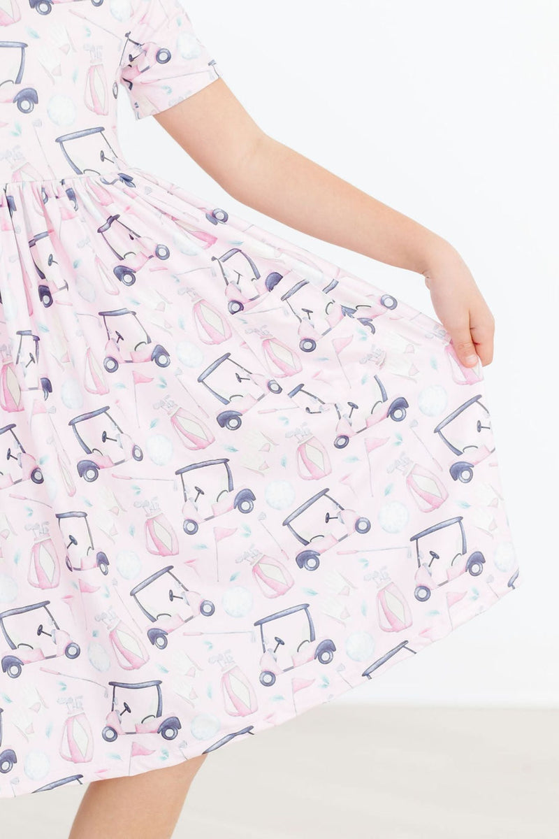 Tee Time Kleid mit schwingendem Rock – Taschen, Kurzarm