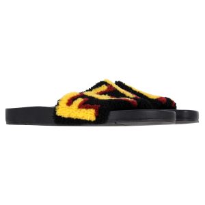 Fendi Gummi-Pantoletten mit Lammfell-Logo in Schwarz