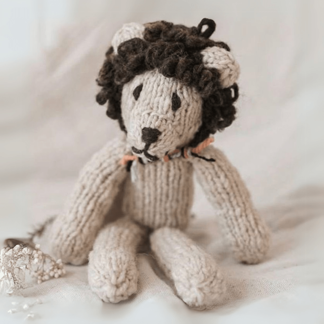 Gestricktes Kuscheltier aus Wolle – Lionel der Löwe