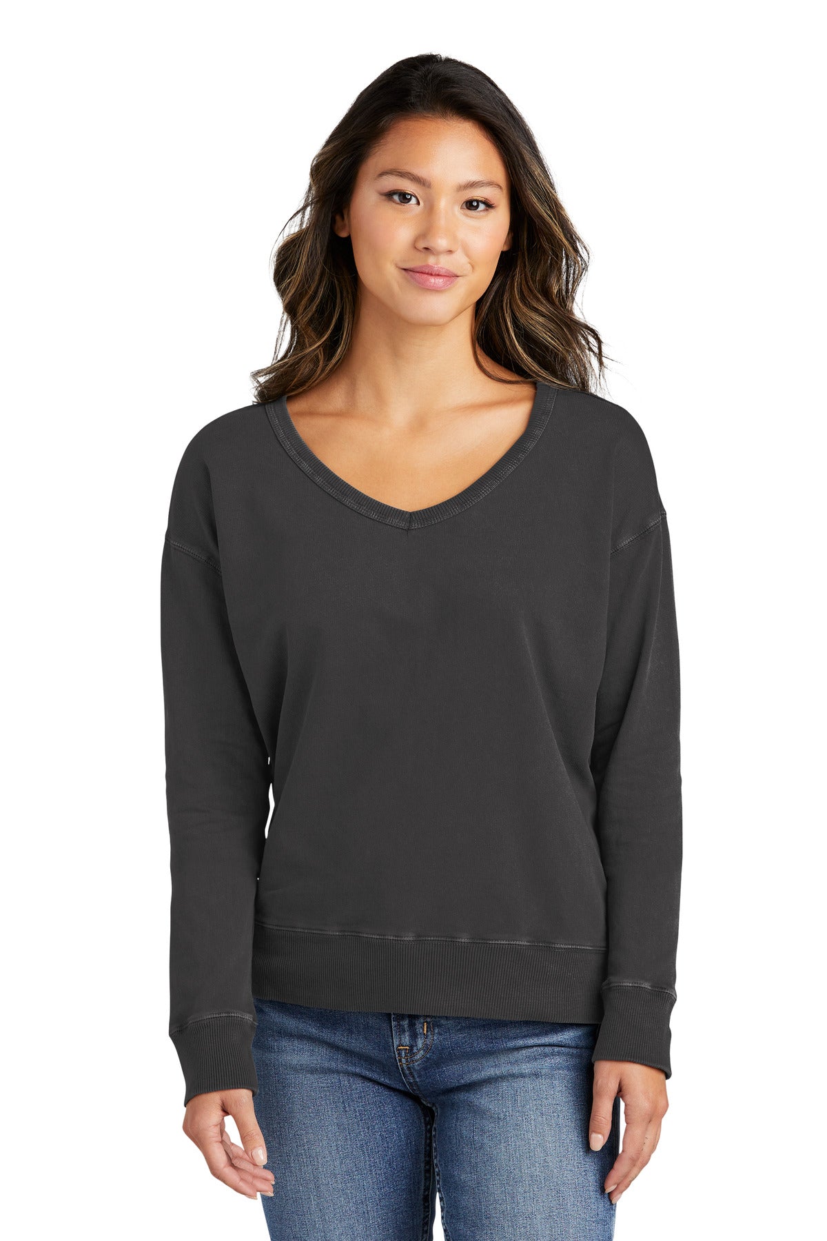 Port & Company Beach Wash stückgefärbtes Damen-Sweatshirt mit V-Ausschnitt