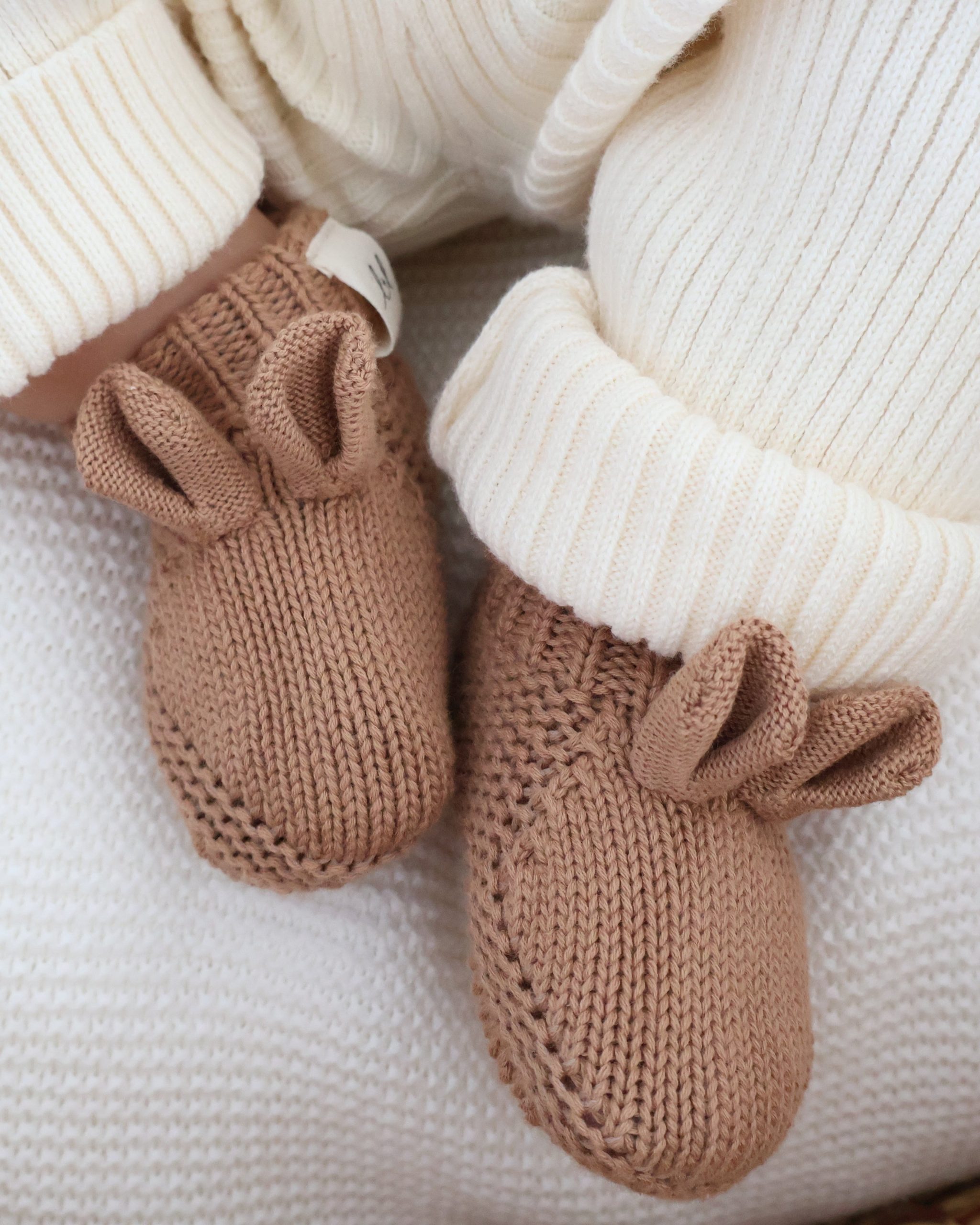 Little Bear Baby-Booties in Acorn