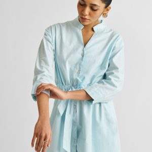Kurzes Kleid mit Bindeband an der Taille – Summer Blue
