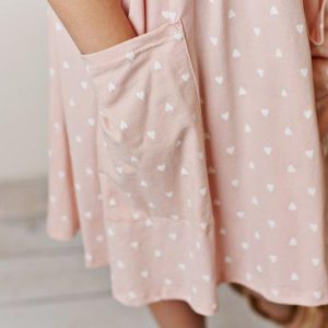 Twirl-Kleid mit rosa Herzmotiv