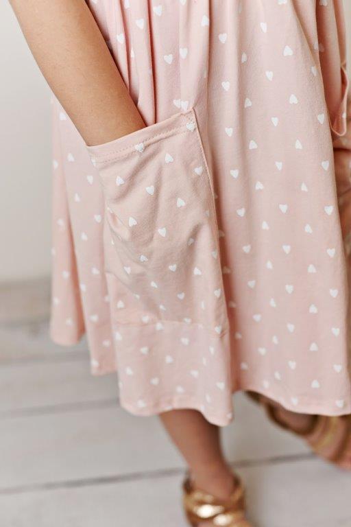 Twirl-Kleid mit rosa Herzmotiv
