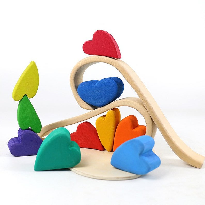 10 gebeizte herzförmige Holz-Regenbogen-Stapelpuzzle-Bausteine