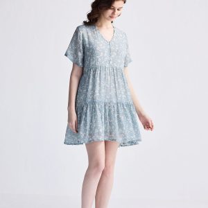Kurzes gestuftes Kleid mit Blumenmuster – Hellblau