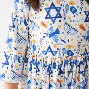 Happy Hanukkah Kleid mit schwingendem Rock – 3/4-Ärmel, Taschen