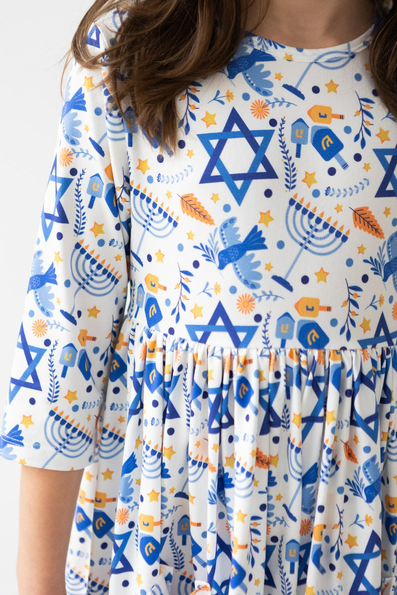Happy Hanukkah Kleid mit schwingendem Rock – 3/4-Ärmel, Taschen