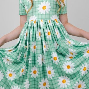 Off the Grid Kleid mit schwingendem Rock – Taschen, Kurzarm