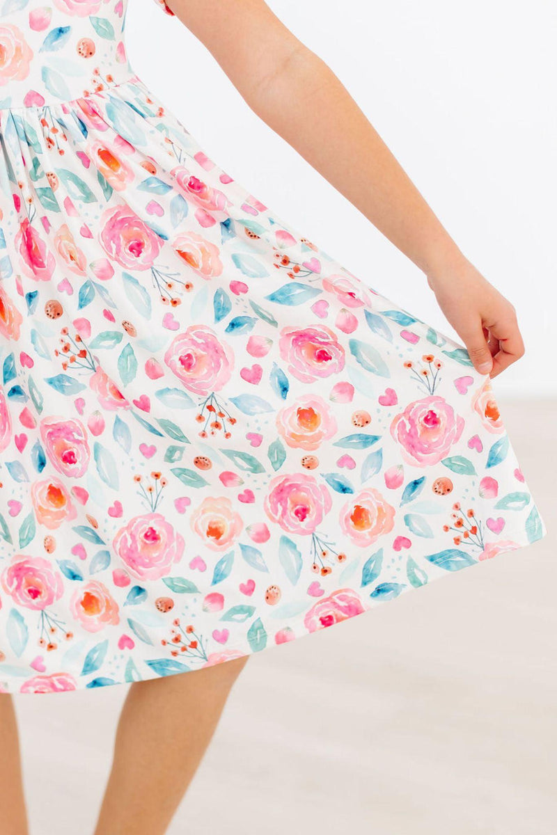 Rosettes Kleid mit schwingendem Rock – Kurzarm