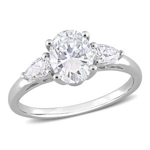 Mimi & Max Drei-Stein-Verlobungsring aus Sterlingsilber mit synthetischem Moissanit – 1 3/4 ct DEW