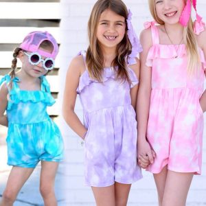 Kurzoveralls mit Batikmuster in Rosa, Blau und Lavendel