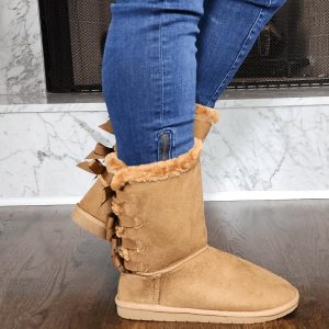 Kunstfellstiefel mit Schleifendetail in Hellbraun