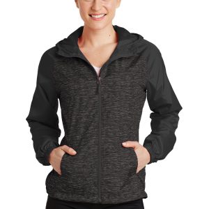 Sport-Tek melierte Damen-Windjacke mit Raglanärmeln und Kapuze im Colorblock-Design