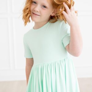 Kleid mit schwingendem Rock – Taschen, Pastellfarben, Grün, Kurzarm