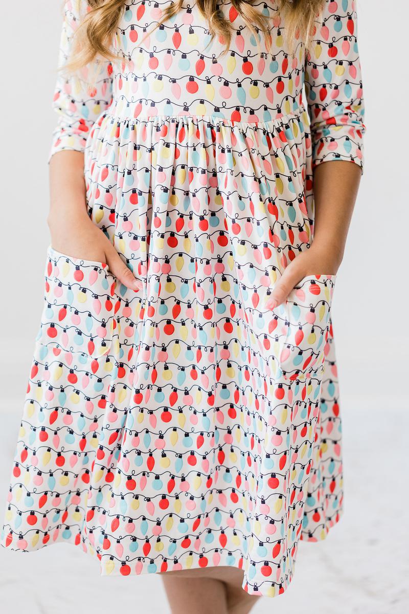 Merry Bright Kleid mit schwingendem Rock – Taschen