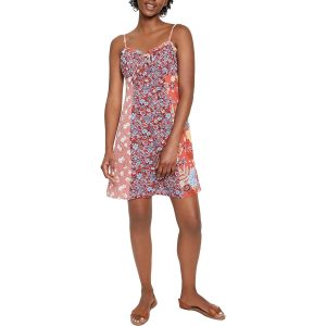 Kurzes Minikleid mit Herzausschnitt