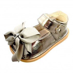 Mooshu Trainers Mädchen-Mary-Jane-Schuhe mit Schleife und Quietschfunktion in Pewter, Kleinkindgrößen 5–9