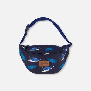 Marineblaue Gürteltasche mit Hai-Druck