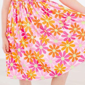 Retro Daisies Kleid mit schwingendem Rock – Taschen, Kurzarm
