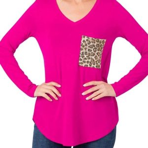 Langärmeliges Oberteil mit V-Ausschnitt und Tasche mit Leopardenmuster – Magenta