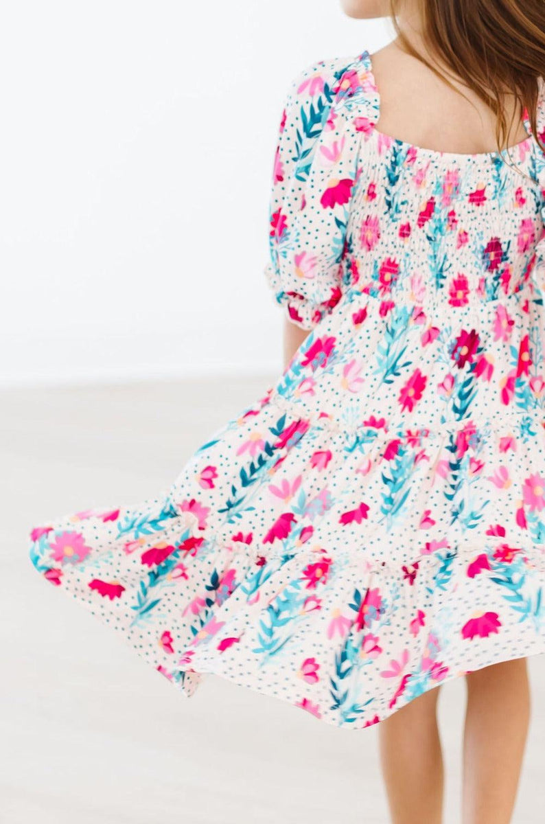 Dots Daisies Kleid – gesmokt, Rüschen