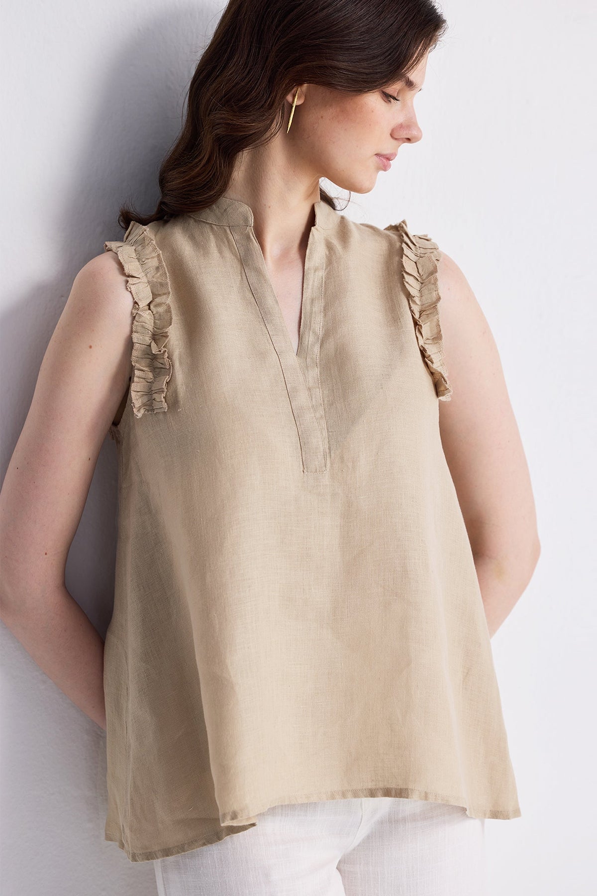 Ärmelloses Hanfoberteil mit Rüschen – Beige