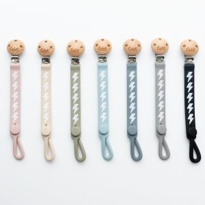 Calla and Friends Nash Everything ungiftiger Silikon-Schnullerclip im Design Bolt