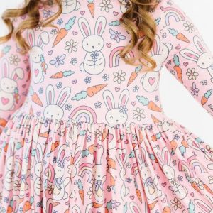 Springtime Bunnies Kleid mit schwingendem Rock – 3/4-Ärmel, Taschen