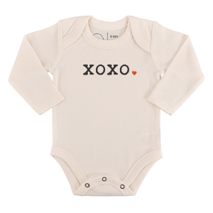 Langärmeliger Baby-Body mit XOXO-Motiv