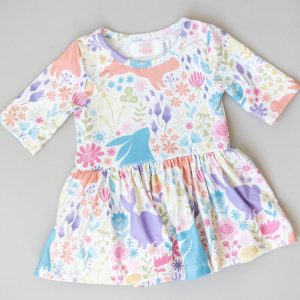 Bunnies Body mit schwingendem Rockteil – Blumenmuster, Pastellfarben